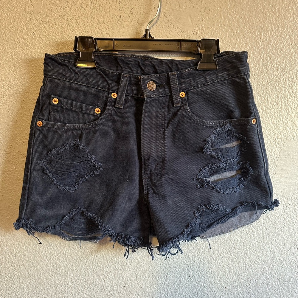 550 Levi’s navy blue shorts